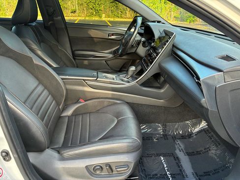 Used 2019 Toyota Avalon Touring FWD image 25