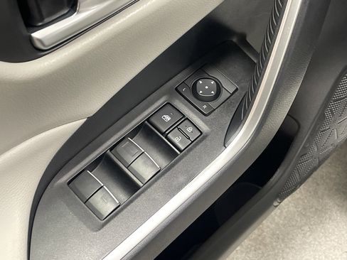 Used 2025 Toyota RAV4 XLE image 15