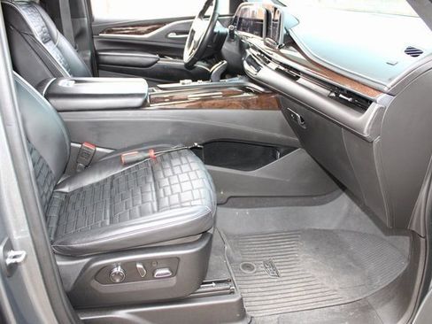 Used 2021 Cadillac Escalade Premium Luxury Platinum image 18