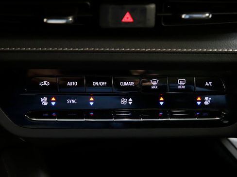 Used 2022 Buick Envision Avenir w/ Technology Package II image 20