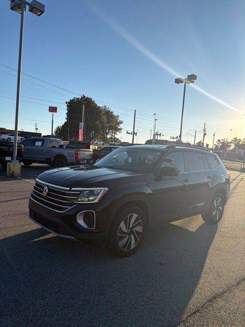 Used 2025 Volkswagen Atlas SE FWD image 4