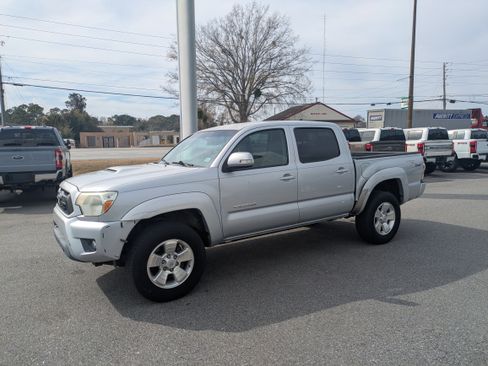 Used 2012 Toyota Tacoma PreRunner image 8