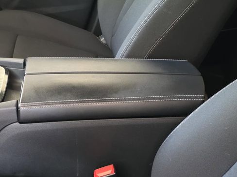 Used 2024 Nissan Rogue S FWD image 8