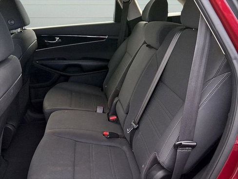 Used 2020 Kia Sorento LX image 13