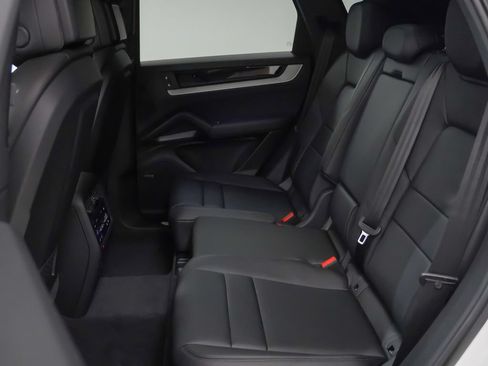 Certified 2026 Porsche Cayenne E-Hybrid AWD/4WD image 18