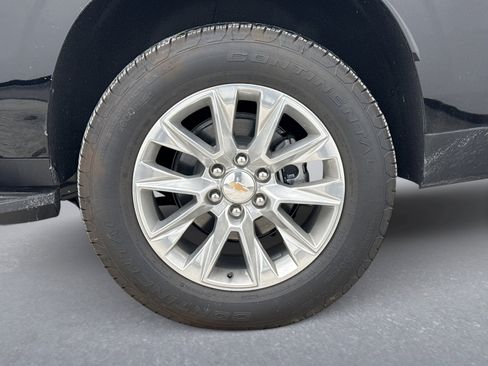 Used 2025 Chevrolet Suburban Premier image 12