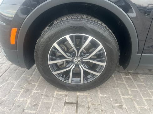 Certified 2019 Volkswagen Tiguan SE w/ Panoramic Sunroof Package image 28
