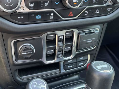 Used 2024 Jeep Wrangler High Altitude AWD/4WD image 17