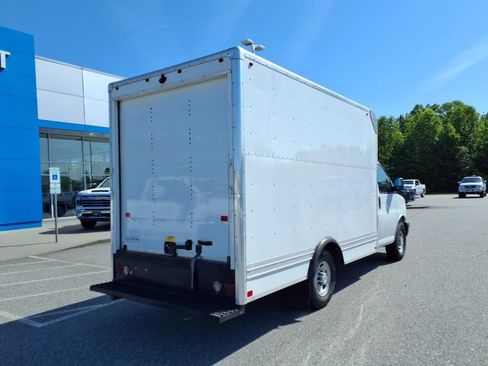 Used 2020 Chevrolet Express 3500 w/ Driver Convenience Package image 3