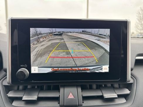 Used 2025 Toyota RAV4 XLE AWD/4WD image 36