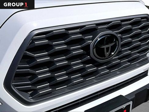 Used 2023 Toyota Tacoma TRD Off-Road w/ TRD Premium Off Road Package AWD/4WD image 32