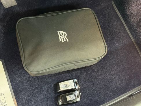 Used 2017 Rolls-Royce Dawn RWD image 34