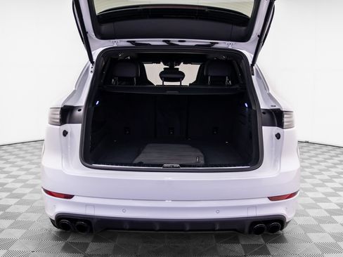Used 2023 Porsche Cayenne Turbo AWD/4WD image 37
