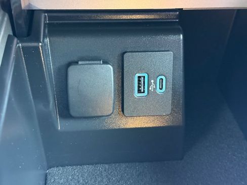 Certified 2023 Ford Explorer XLT w/ Equipment Group 202A AWD/4WD image 14