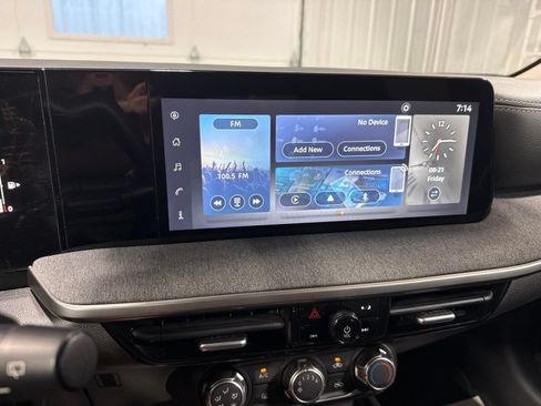 Used 2025 Nissan Kicks SV AWD/4WD image 24