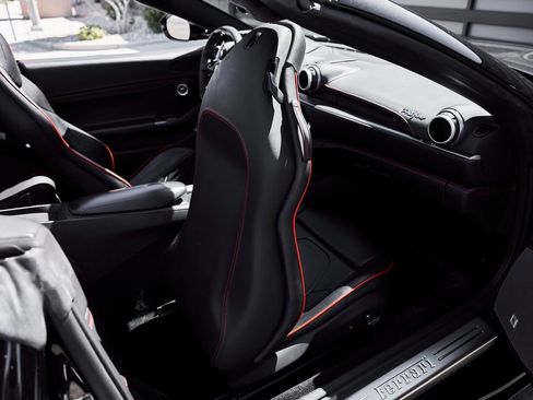 Used 2020 Ferrari Portofino RWD image 47