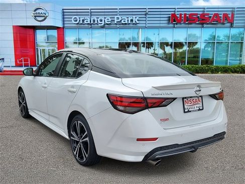 Used 2023 Nissan Sentra SR w/ SR Premium Package image 3