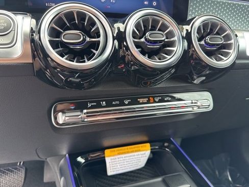 New 2025 Mercedes-Benz GLB 250 image 42