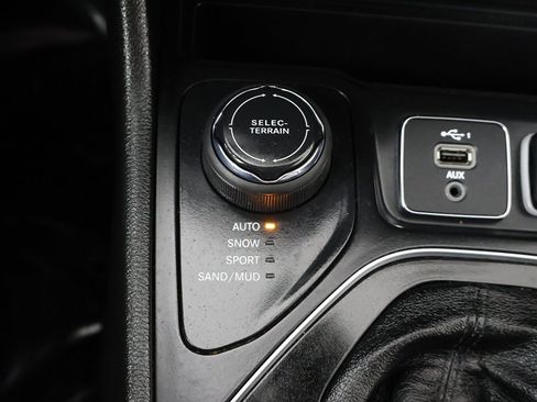 Used 2022 Jeep Cherokee Limited image 45