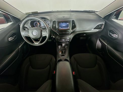 Used 2019 Jeep Cherokee Latitude w/ Popular Appearance Group image 10