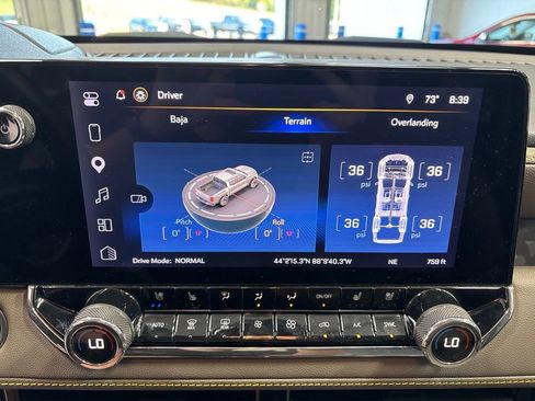 Used 2025 Chevrolet Colorado ZR2 w/ Technology Package AWD/4WD image 30