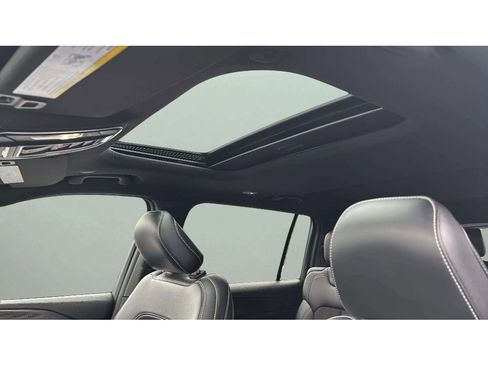 Used 2023 Jeep Grand Cherokee L Laredo image 11