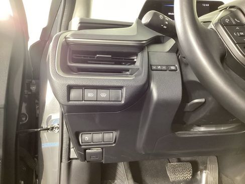 Used 2025 Toyota Prius LE FWD image 12