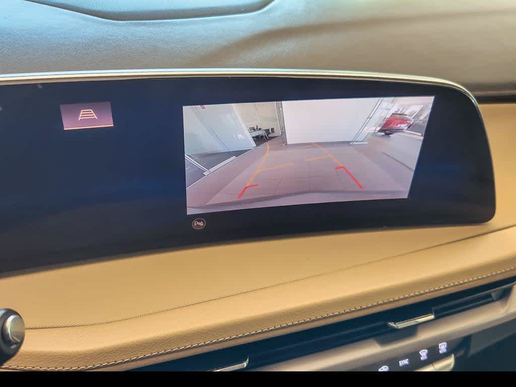 Used 2024 Cadillac XT4 Luxury w/ Cold Weather Package AWD/4WD image 16