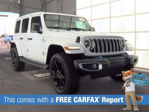 Used 2024 Jeep Wrangler Unlimited Sahara w/ Technology Group AWD/4WD image 3