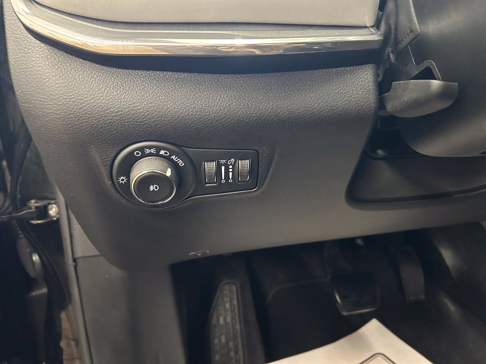 Certified 2024 Jeep Compass Limited AWD/4WD image 16