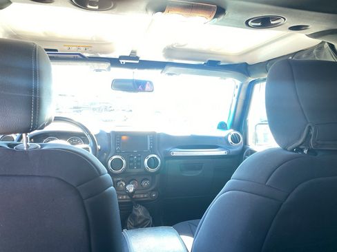 Used 2014 Jeep Wrangler Unlimited Rubicon AWD/4WD image 16