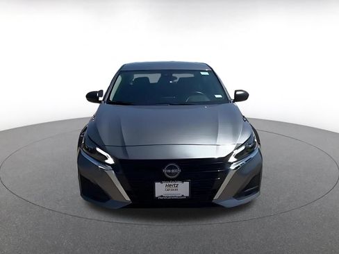 Used 2025 Nissan Altima 2.5 SV FWD image 4