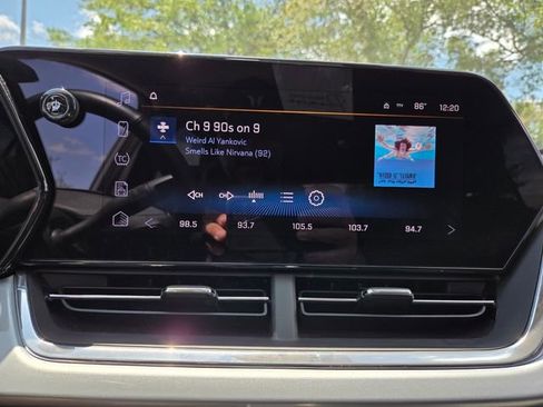 Used 2025 Chevrolet Trax LT w/ LT Convenience Package FWD image 28