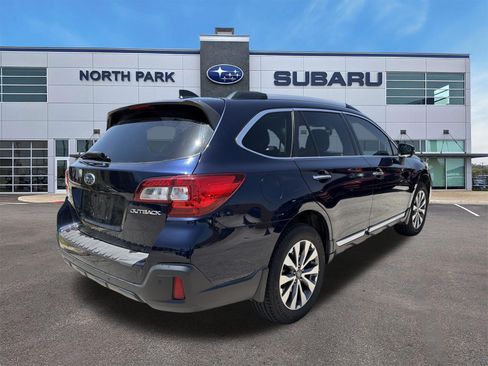 Used 2018 Subaru Outback 2.5i Touring AWD/4WD image 3