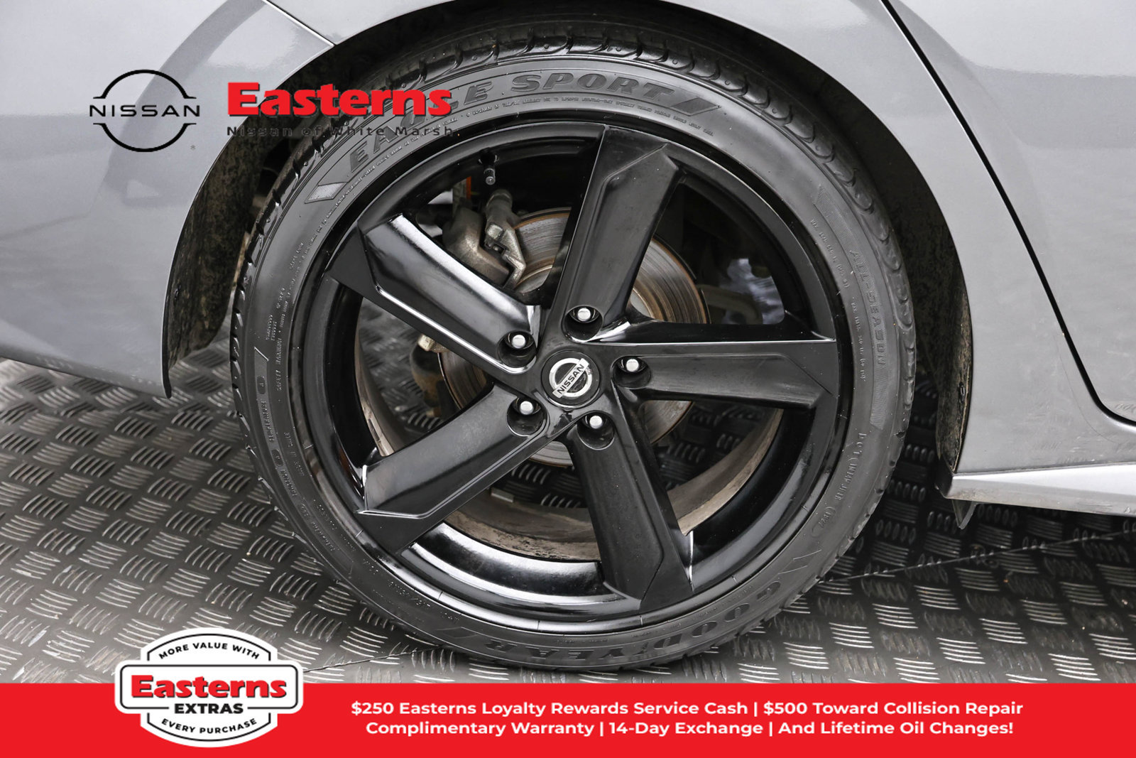 Used 2023 Nissan Sentra SR w/ Midnight Edition Package FWD image 29