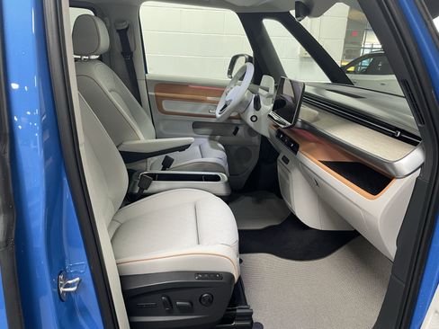 New 2025 Volkswagen ID. Buzz 1st Edition AWD/4WD image 10