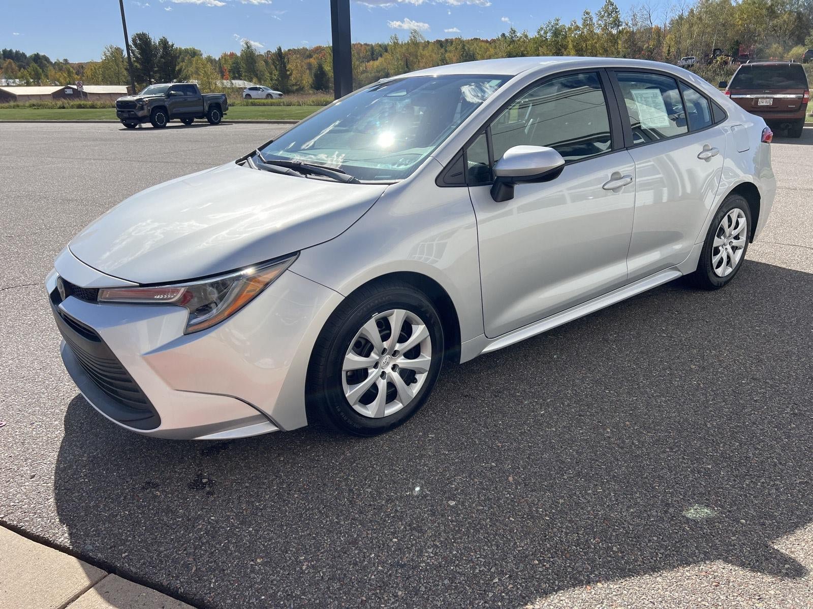 Used 2025 Toyota Corolla LE FWD image 7