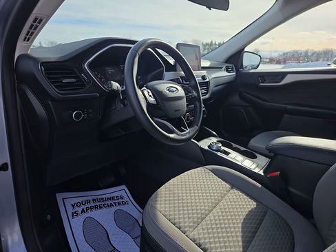 Used 2022 Ford Escape SE w/ Cold Weather Package image 18