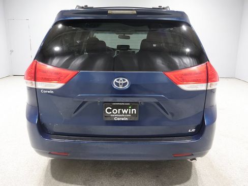Used 2011 Toyota Sienna LE FWD image 3