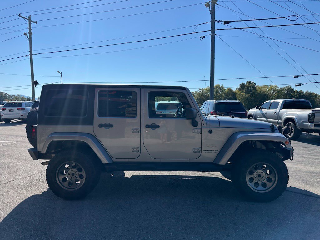 Used 2014 Jeep Wrangler Unlimited Sahara w/ Connectivity Group AWD/4WD image 7