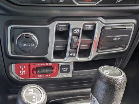 Used 2018 Jeep Wrangler Unlimited Rubicon image 16