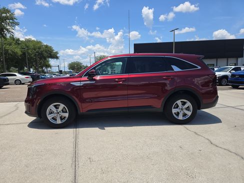 Certified 2025 Kia Sorento LX FWD image 5