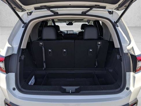 Used 2025 Honda Pilot Touring image 6
