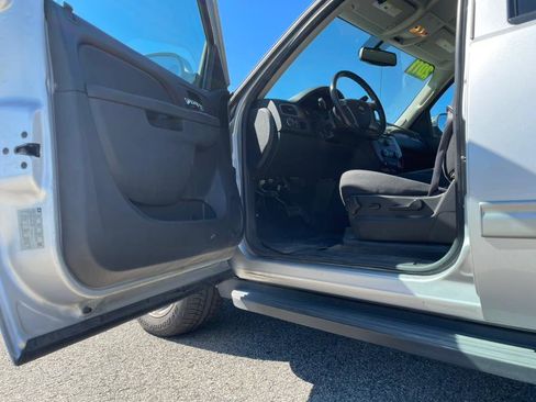 Used 2011 Chevrolet Avalanche LS w/ Regional Value Package image 9