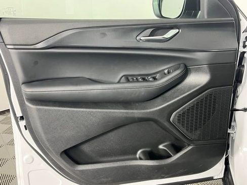 New 2025 Jeep Grand Cherokee Laredo X w/ Luxury Tech Group I image 21