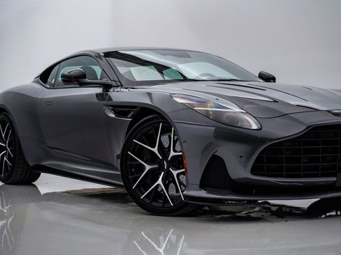 Used 2025 Aston Martin DB12 Coupe RWD image 2