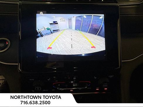 Used 2023 Jeep Grand Cherokee Altitude AWD/4WD image 6