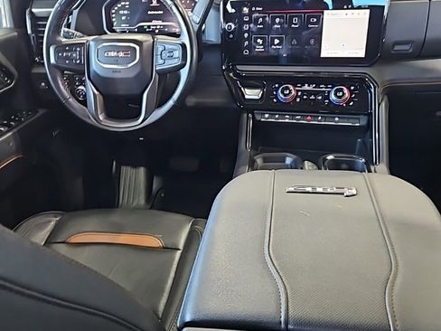 Used 2024 GMC Sierra 2500 AT4 image 25