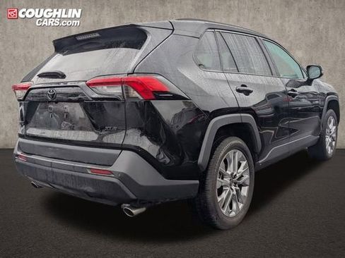 Used 2023 Toyota RAV4 XLE Premium image 7