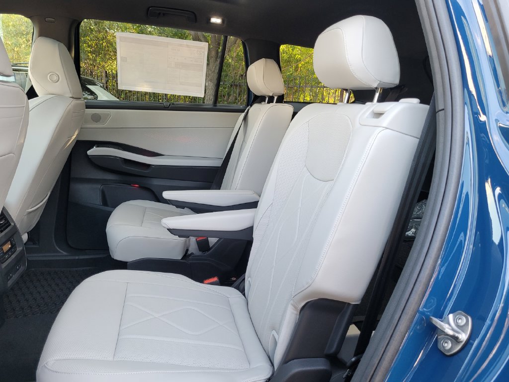 New 2027 Volkswagen Atlas SEL R-Line AWD/4WD image 14